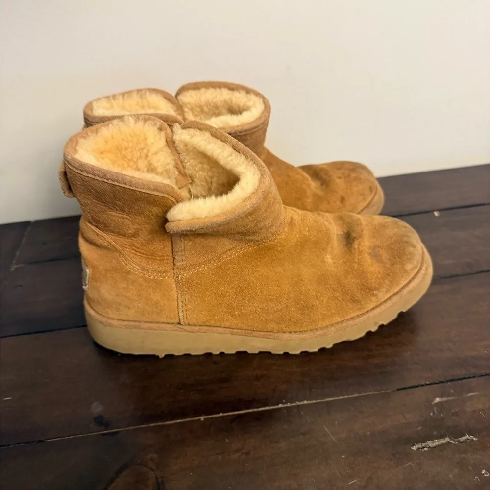 UGG Kids Classic Short Chestnut Suede Shearling Boots Size 3